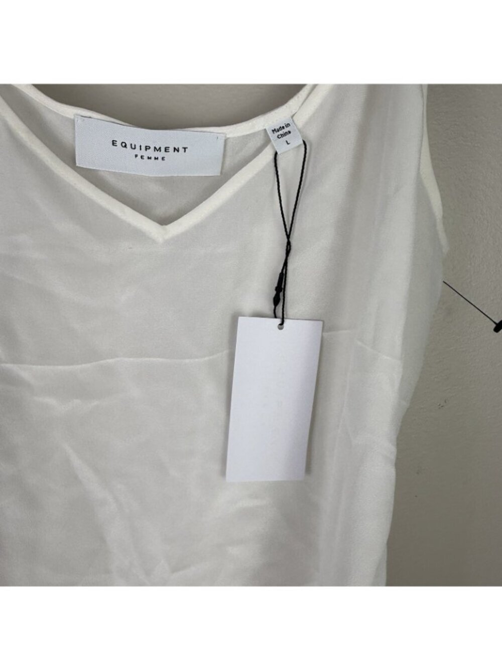 Equipment Femme NWT 100% Silk White Cami Tank Top Sz L V-Neck Minimalist Luxe - Picture 5 of 7